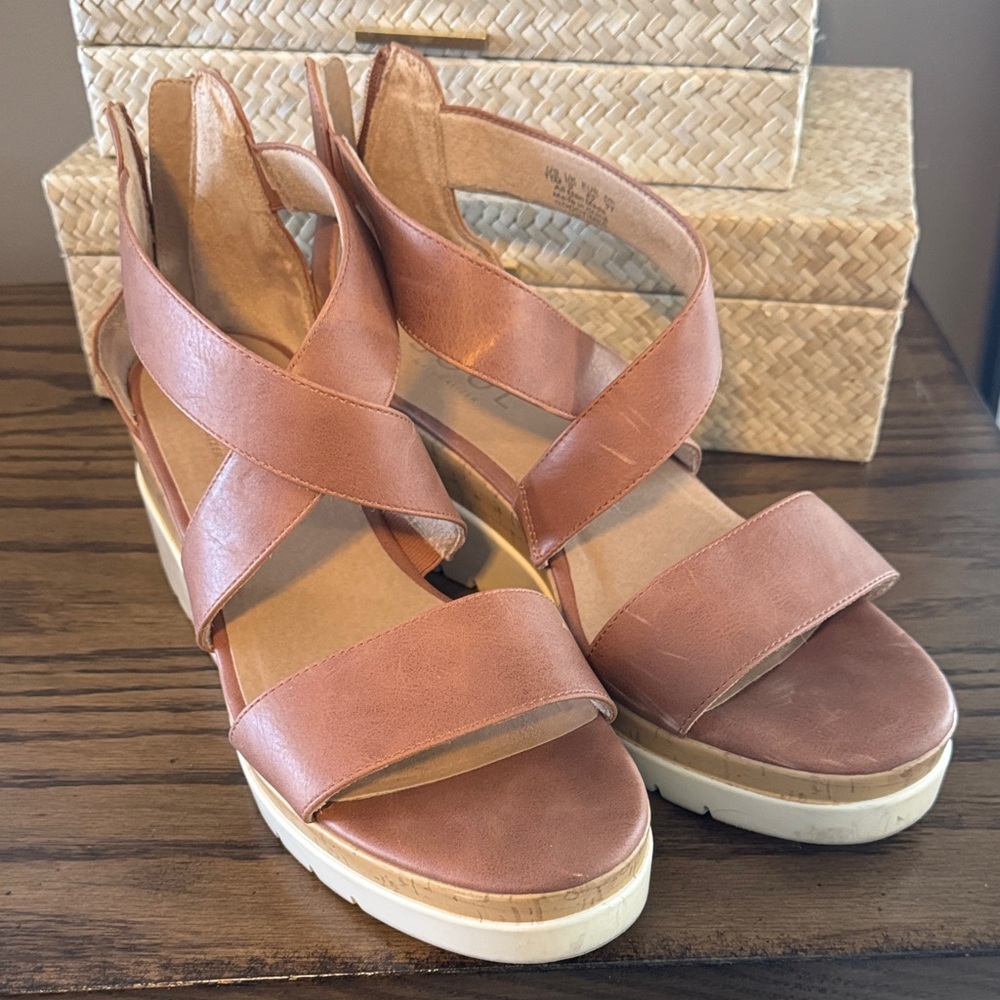 Naturalizer Soul Tan Sandals